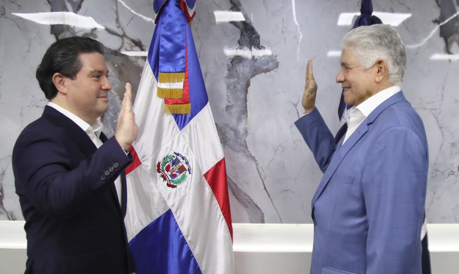 Alejandro Campos es juramentado por Eduardo Estrella como Director Ejecutivo de Portuaria
