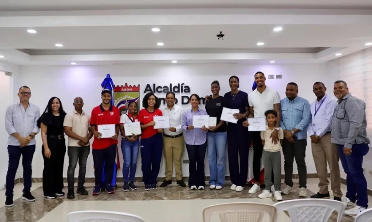 Alcaldesa Betty Gerónimo reconoce y premia a atletas de Santo Domingo Norte por sus medallas en los Centroamericanos 2026 Alcaldesa Betty Gerónimo reconoce y premia a atletas de Santo Domingo Norte por sus medallas en los Centroamericanos 2026