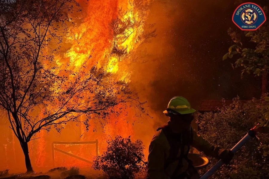 Más de 65.000 evacuados y 700 casas arrasadas por los graves incendios en el noroeste de EEUU Más de 65.000 evacuados y 700 casas arrasadas por los graves incendios en el noroeste de EEUU