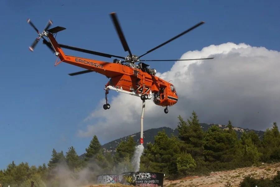 Dos muertos y dos heridos al chocar dos helicópteros antiincendios en Grecia
