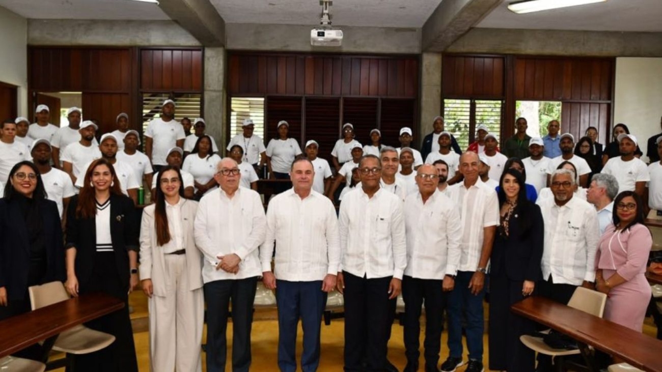 Con USD 120 millones, el Ministerio de Agricultura y Bagrícola lanzan proyecto de asistencia técnica y financiamientos para productores agropecuarios Con USD 120 millones, el Ministerio de Agricultura y Bagrícola lanzan proyecto de asistencia técnica y financiamientos para productores agropecuarios