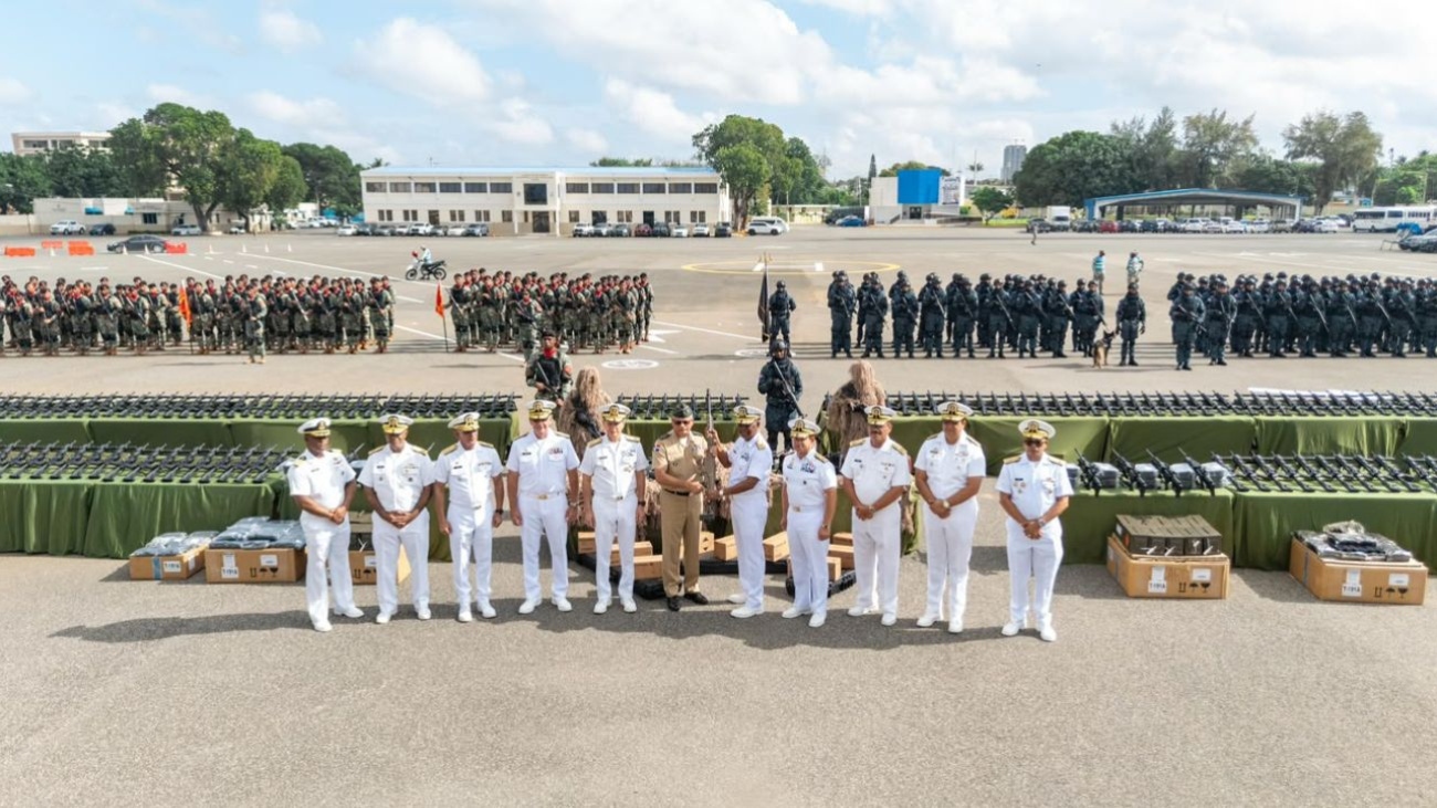 Ministerio de Defensa fortalece capacidades de la Armada y la Fuerza Aérea con entrega de equipos militares y uniformes Ministerio de Defensa fortalece capacidades de la Armada y la Fuerza Aérea con entrega de equipos militares y uniformes