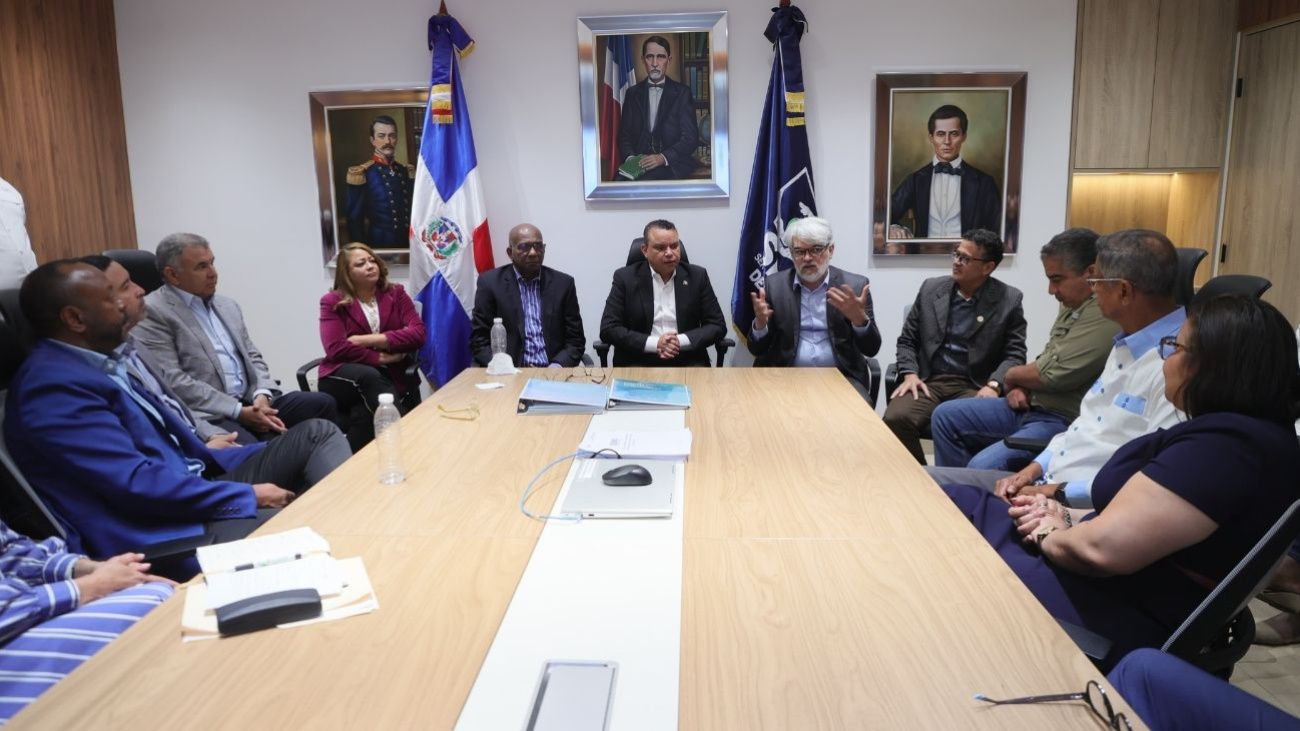 SNS y sociedades médicas coordinan acciones para fortalecer atención materna y neonatal SNS y sociedades médicas coordinan acciones para fortalecer atención materna y neonatal