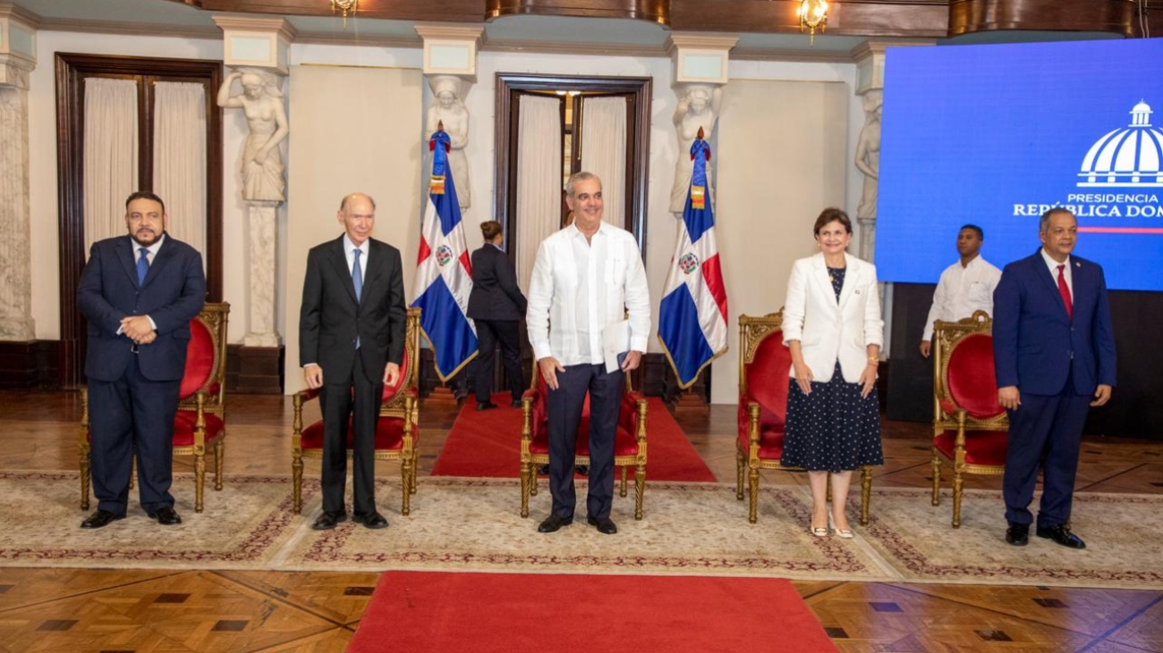 Presidente Abinader anuncia nueva sede para la Academia Dominicana de la Historia en su 95. ° aniversario Presidente Abinader anuncia nueva sede para la Academia Dominicana de la Historia en su 95. ° aniversario