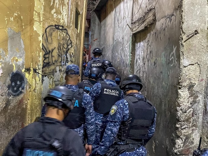 Policía despliega operativos preventivos en Espaillat y Hermanas Mirabal y reporta decenas de apresados.