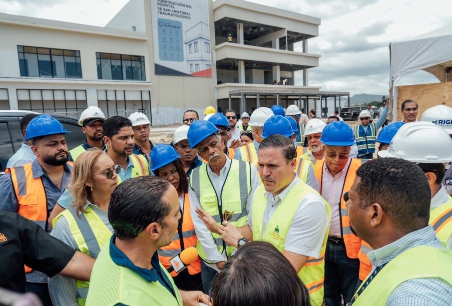Ministro Jean Luis Rodríguez supervisa construcción del Hospital Traumatológico de San Cristóbal