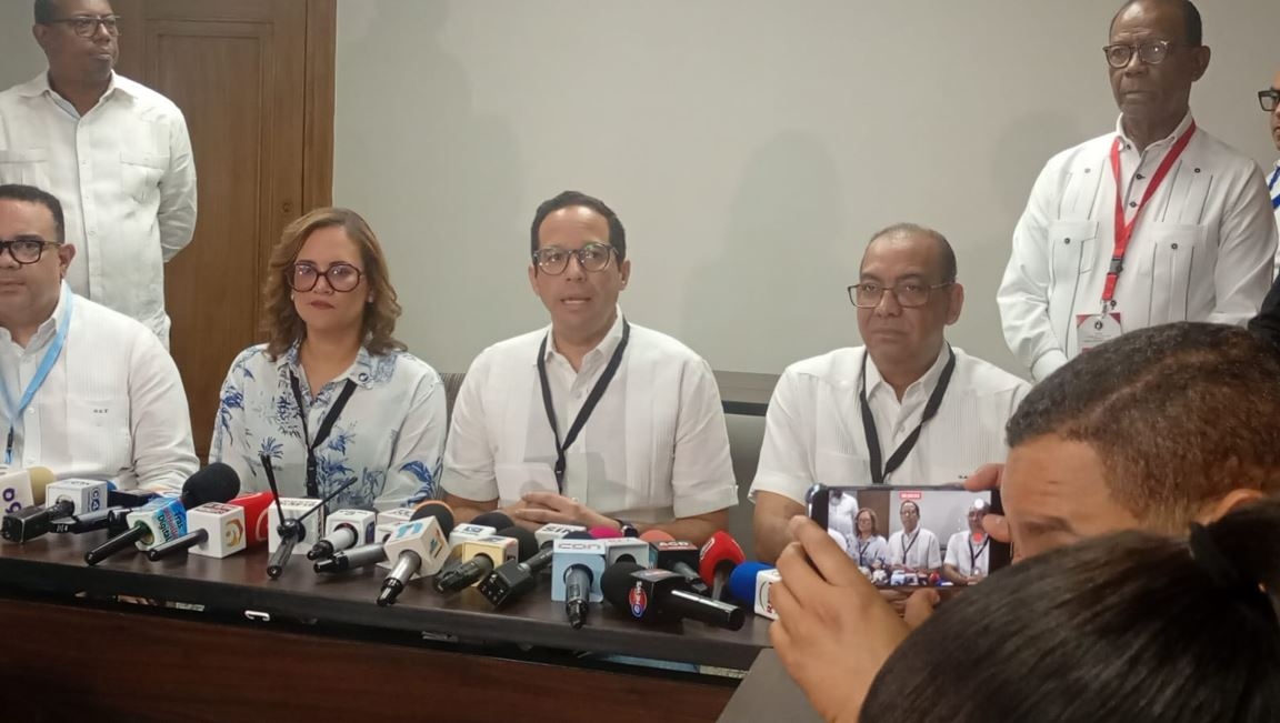 Abinader asume la presidencia del PRM; Garrigó será secretario general y Gloria Reyes dirigirá Organización