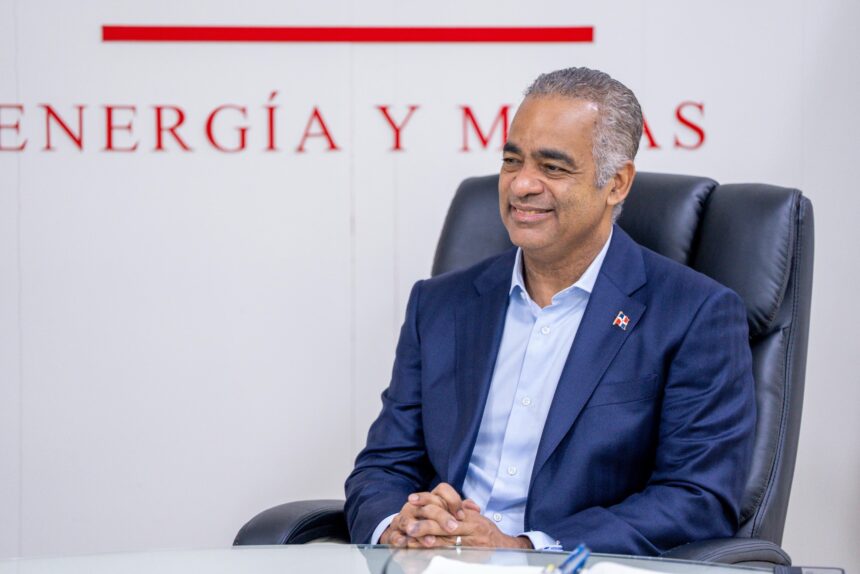 Joel Santos asume el CUED sin dejar Energía y Minas