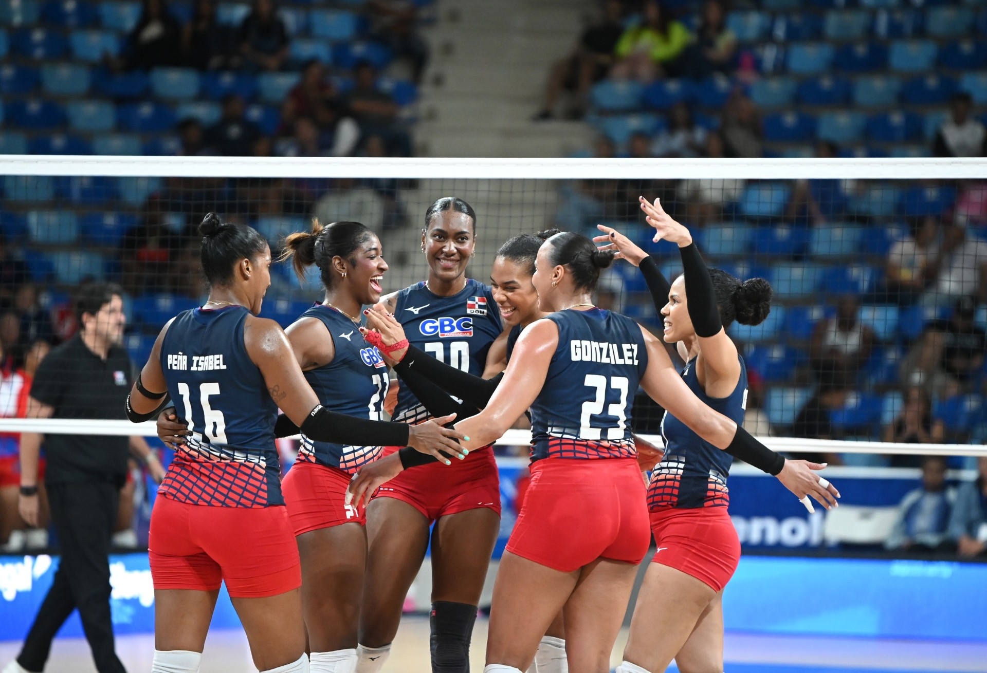 Las Reinas pasean 3-0 a Cuba; USA a México en Norceca voleibol Las Reinas pasean 3-0 a Cuba; USA a México en Norceca voleibol