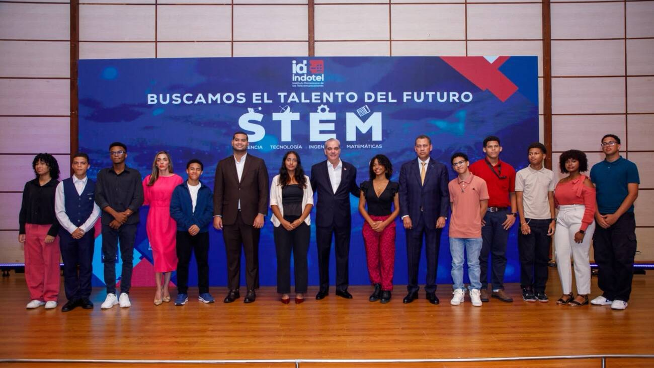 Presidente Abinader entrega reconocimientos del Indotel a más de 170 estudiantes destacados en el concurso “Buscamos el Talento del Futuro” Presidente Abinader entrega reconocimientos del Indotel a más de 170 estudiantes destacados en el concurso “Buscamos el Talento del Futuro”