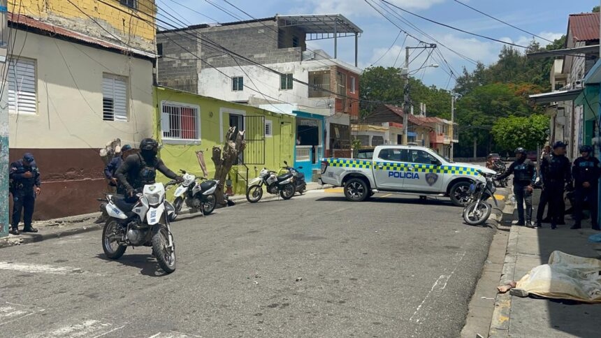 Joven de 24 años pierde la vida tras recibir varios disparos en una calle de Santiago