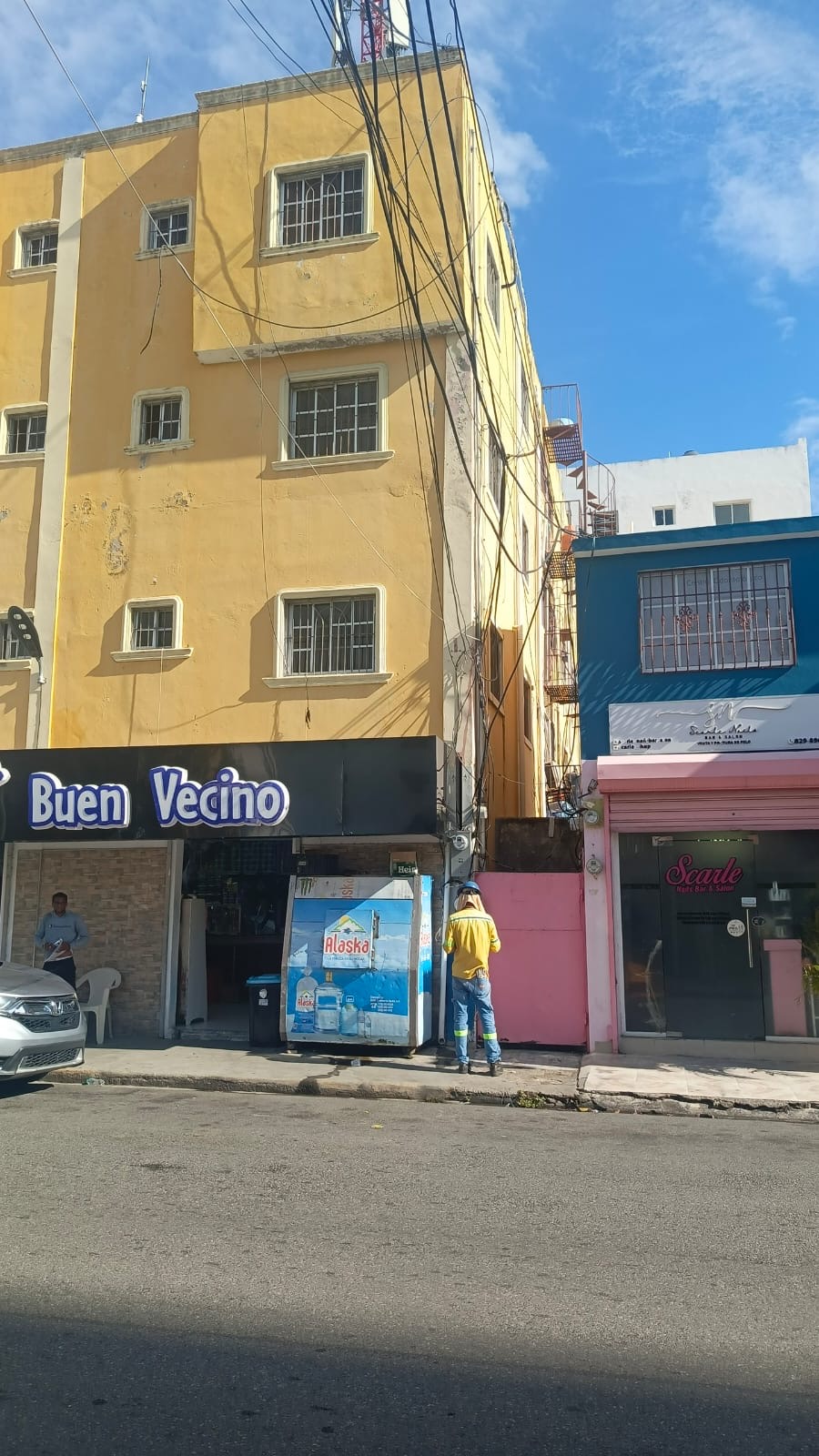 EDEEste desmantela por segunda ocasión conexiones irregulares en edificio del sector Corales del Sur EDEEste desmantela por segunda ocasión conexiones irregulares en edificio del sector Corales del Sur