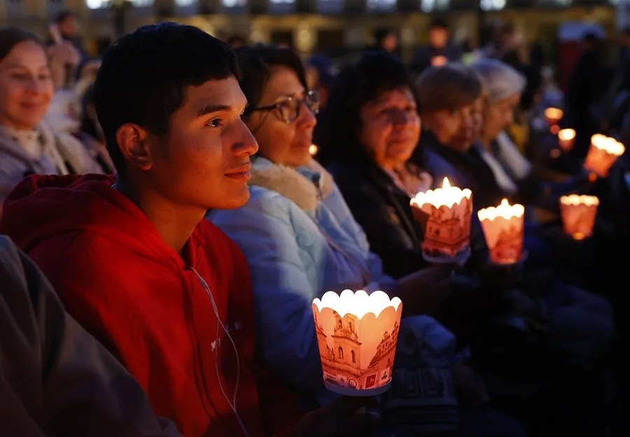 Colombia le rinde homenaje a las 331 víctimas que murieron en el terremoto del 10 de agosto Colombia le rinde homenaje a las 331 víctimas que murieron en el terremoto del 10 de agosto