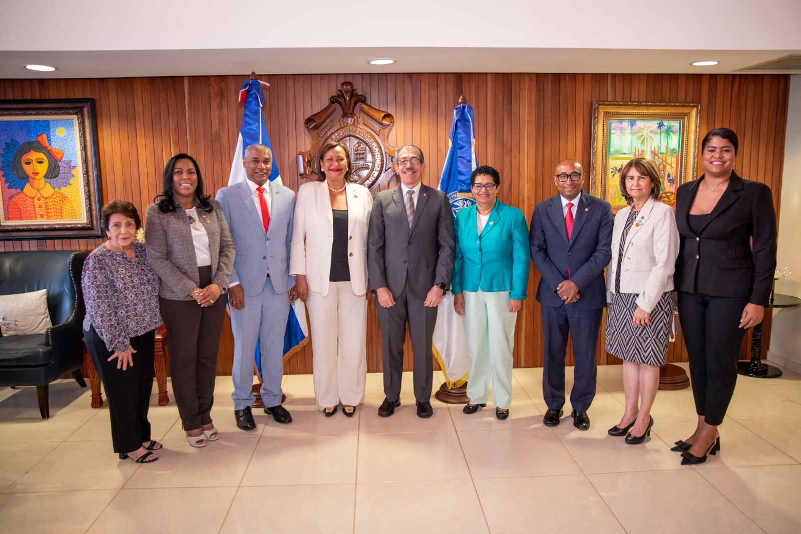 Rector Asjana David recibe a la cónsul dominicana en Marsella para fortalecer la formación de la diáspora
