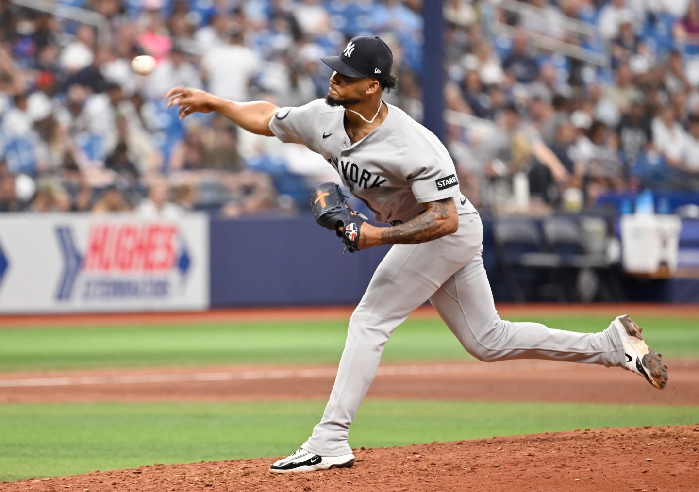 Los Piratas adquieren al ex relevista All-Star Camilo Doval de los Yankees. Los Piratas adquieren al ex relevista All-Star Camilo Doval de los Yankees.