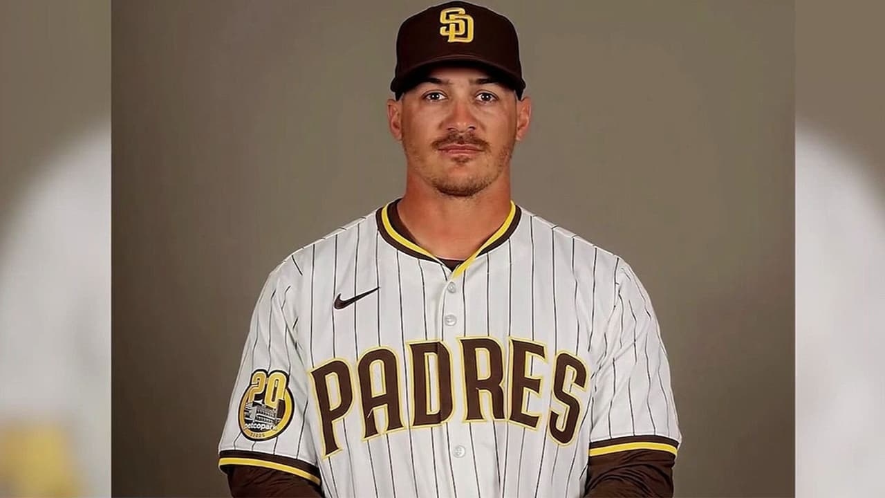 El exjugador de béisbol venezolano que trabajaba para los Padres de San Diego está detenido por ICE.