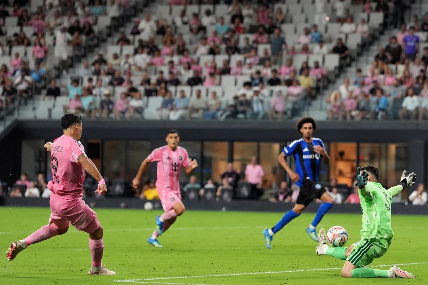 Lionel Messi anota 4 goles y da una asistencia para liderar al Inter Miami a una contundente victoria por 7-1 sobre Montreal.