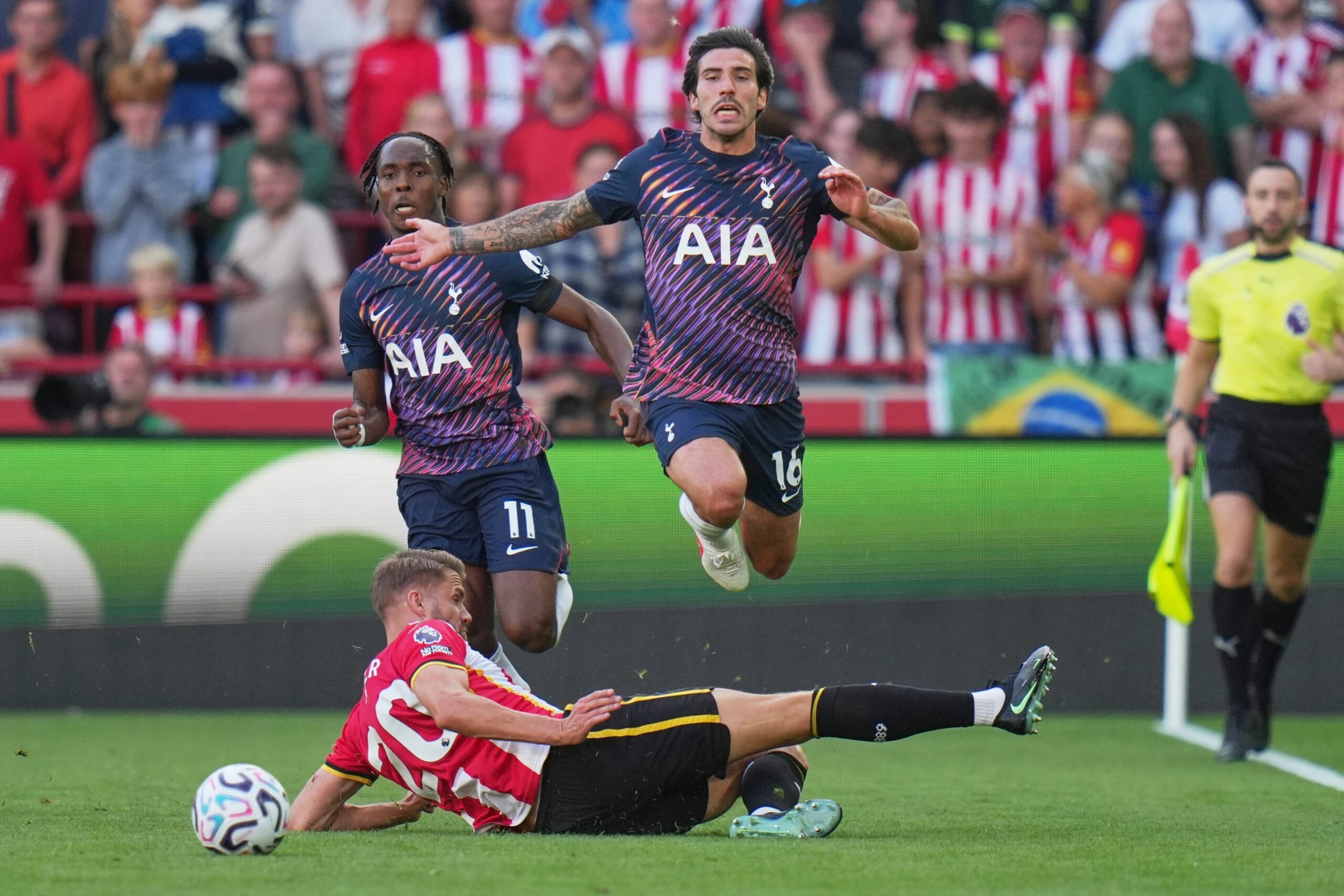 El Manchester United y el Tottenham protagonizan un pésimo inicio en la Premier League, empañando el optimismo de la pretemporada.