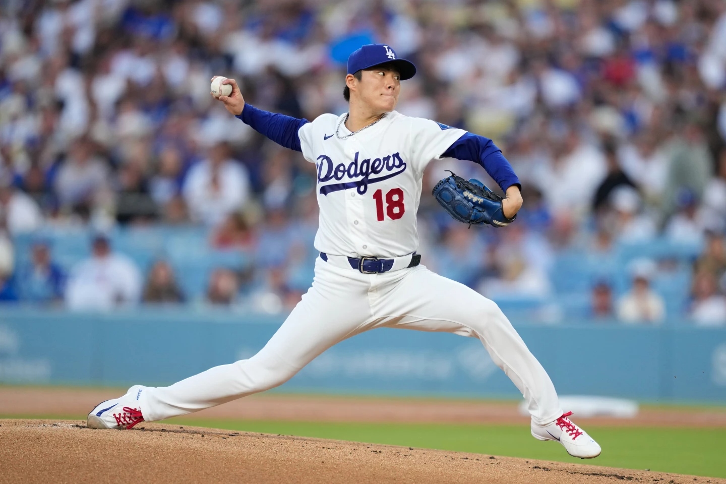 Yoshinobu Yamamoto ayuda a los Dodgers a vencer a los Brewers, líderes de la Liga Nacional, por 3-1.