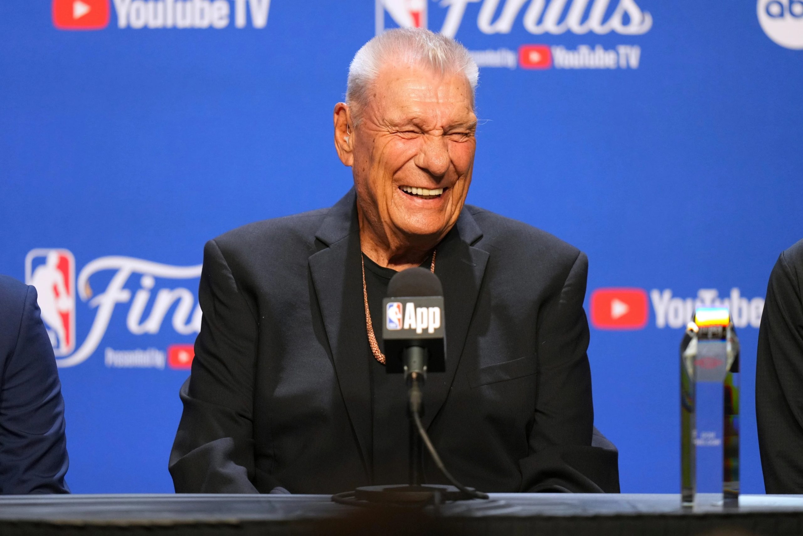 Don Nelson, el segundo entrenador con más títulos de la NBA y ganador de 5 títulos como jugador de los Celtics, fallece a los 86 años.