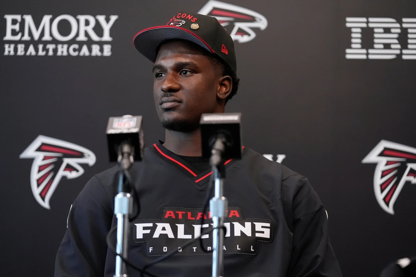La NFL suspende a James Pearce Jr., de los Falcons, por 8 partidos tras su arresto por un altercado doméstico. La NFL suspende a James Pearce Jr., de los Falcons, por 8 partidos tras su arresto por un altercado doméstico.