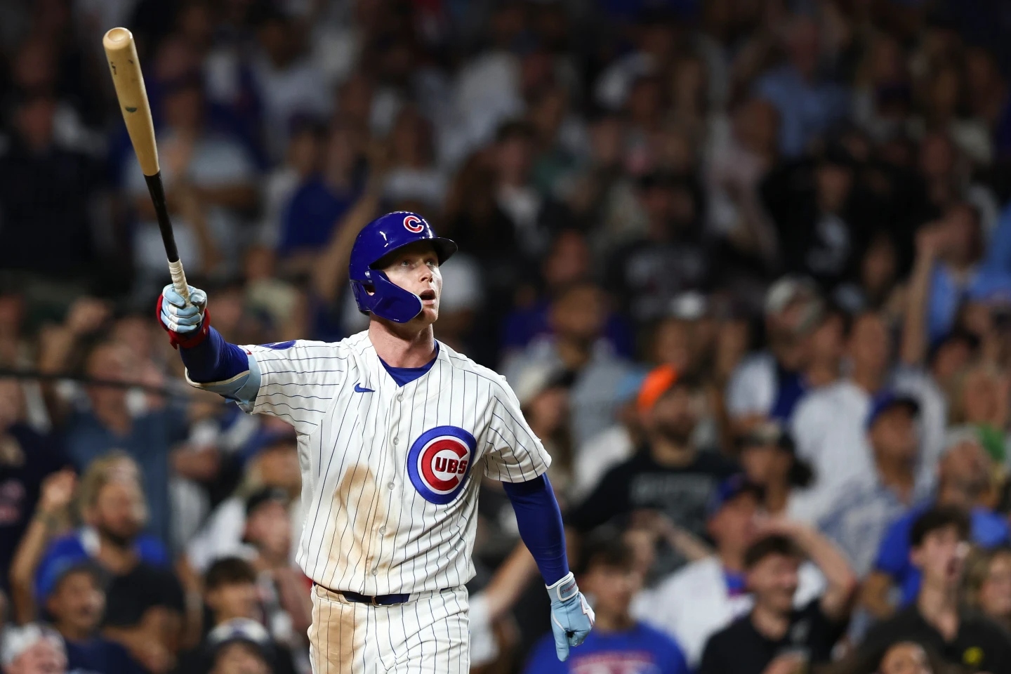 El primer jonrón de la carrera de Pete Crow-Armstrong le da a los Cubs una victoria de 7-5 sobre los White Sox en 10 entradas.
