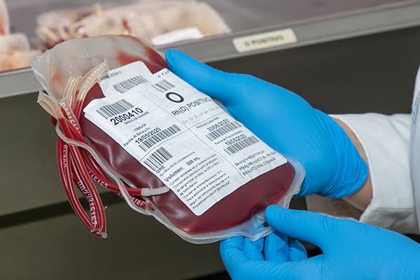 Salud Pública clausura un banco de sangre que operaba sin licencia en Villa Duarte Salud Pública clausura un banco de sangre que operaba sin licencia en Villa Duarte
