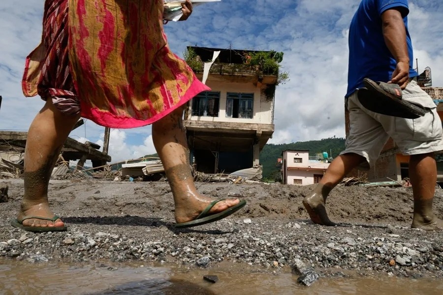 El dalái lama reza «por todos los que han perdido la vida» en la riada de Nepal y Tíbet El dalái lama reza «por todos los que han perdido la vida» en la riada de Nepal y Tíbet