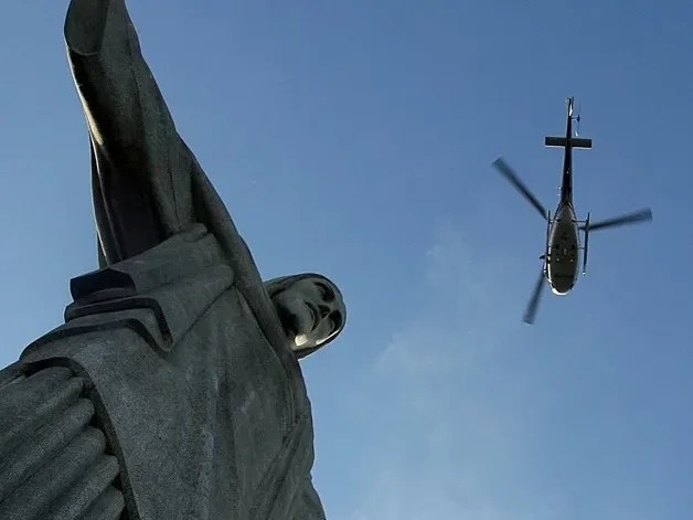 Suspenden los vuelos en helicóptero de cuatro empresas en Río de Janeiro después de tres accidentes