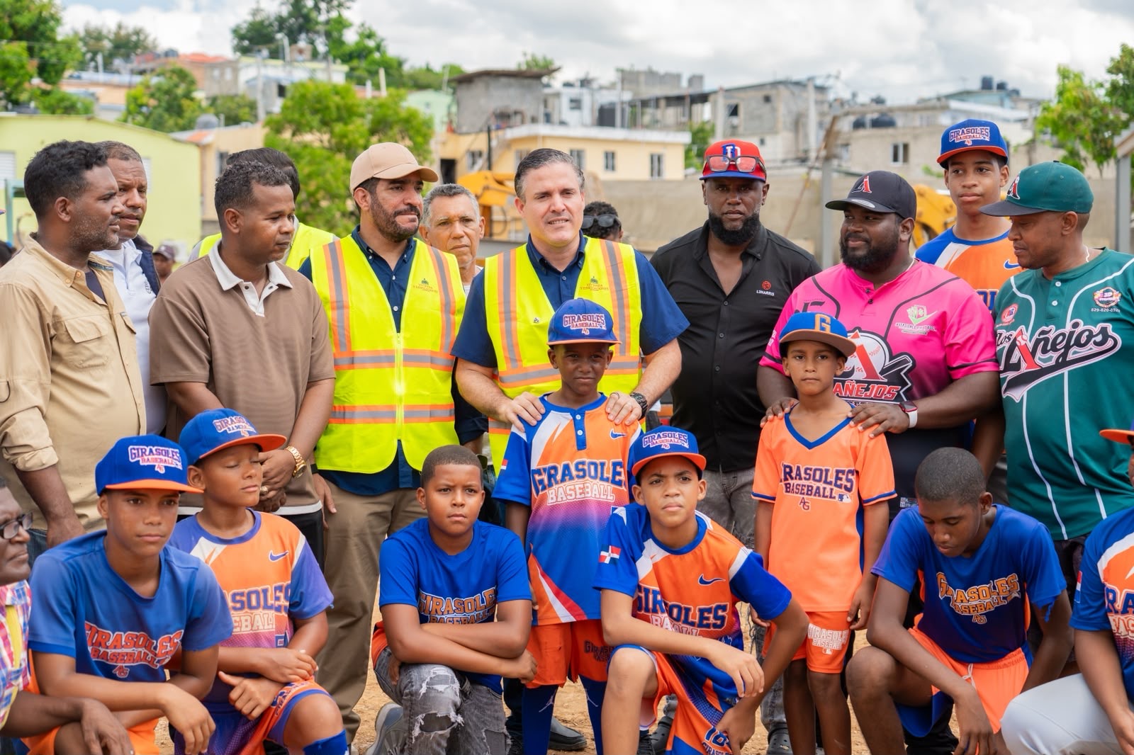 Ministro Jean Luis Rodríguez encabeza jornada de supervisión de proyectos de infraestructura social en Santo Domingo Norte y construcción del play de Los Girasoles