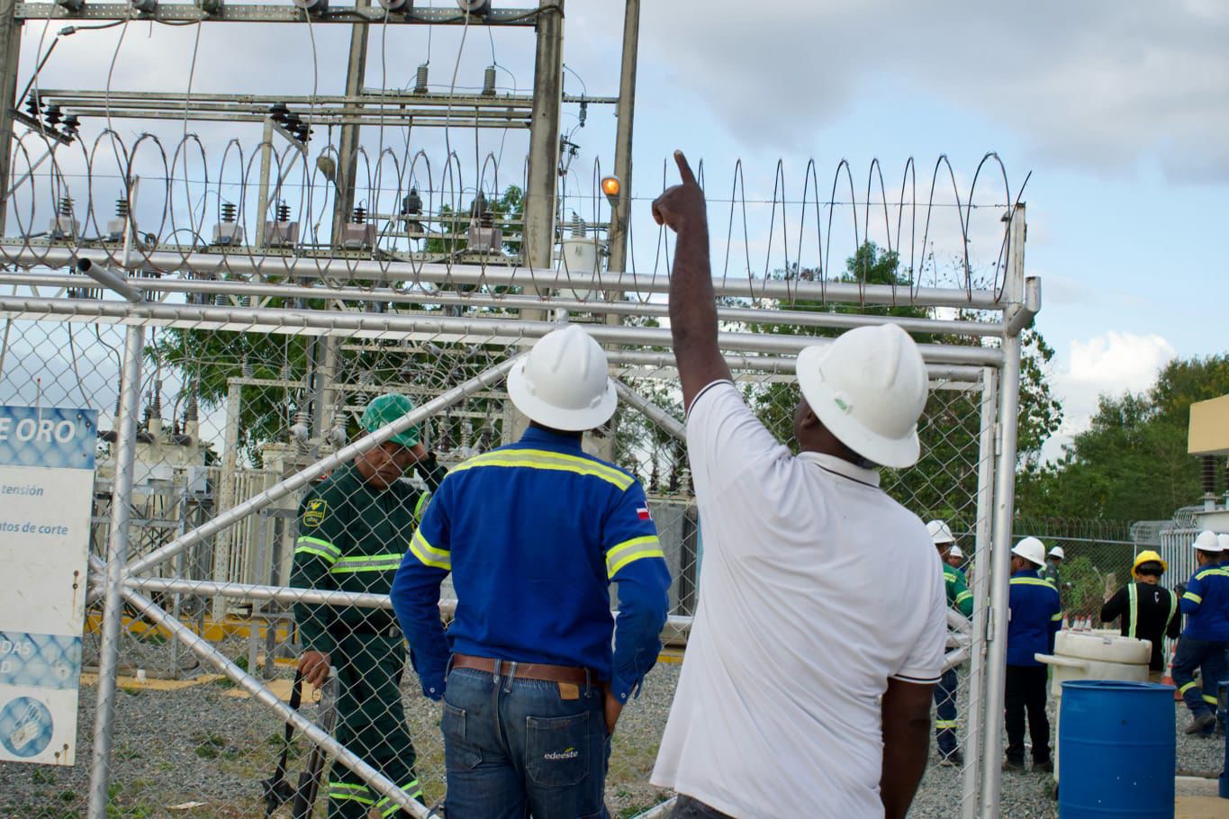 4,544 familias de Quisqueya cuentan ahora con mayor capacidad eléctrica gracias a la intervención de EDEEste 4,544 familias de Quisqueya cuentan ahora con mayor capacidad eléctrica gracias a la intervención de EDEEste