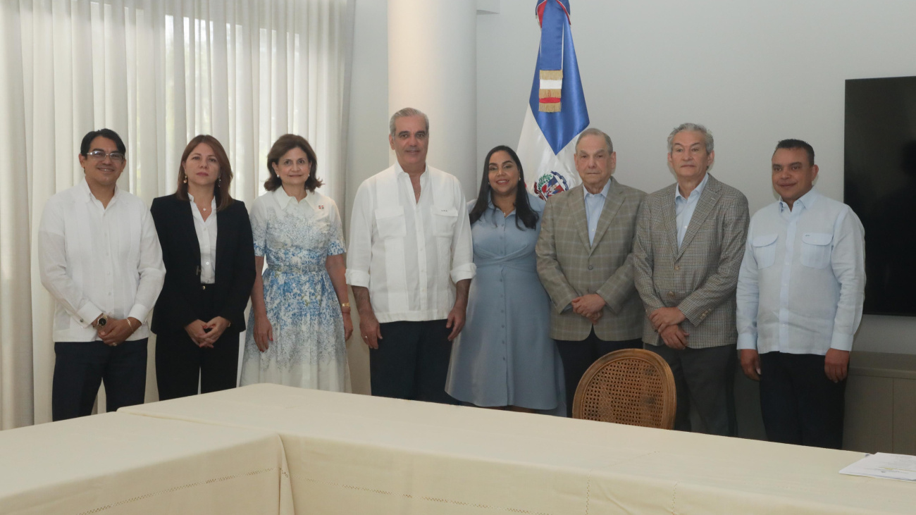 Presidente Luis Abinader toma juramento al voluntariado del Hospital Periférico Monte Adentro Dr. Antonio Trueba