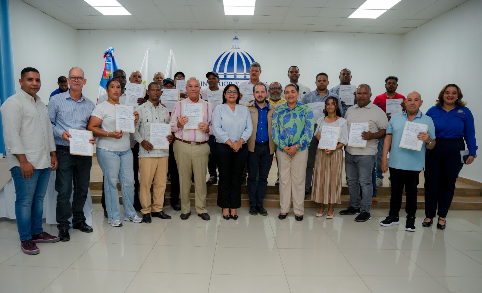 Más de RD$20 millones en bonos benefician 29 productores para riego y energía fotovoltaica Más de RD$20 millones en bonos benefician 29 productores para riego y energía fotovoltaica