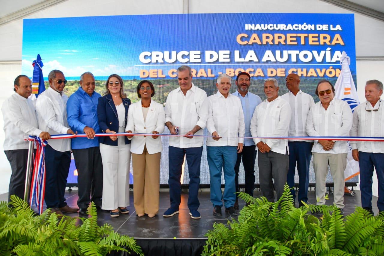 Tras 25 años de espera, presidente Abinader inaugura la carretera de Boca de Chavón
