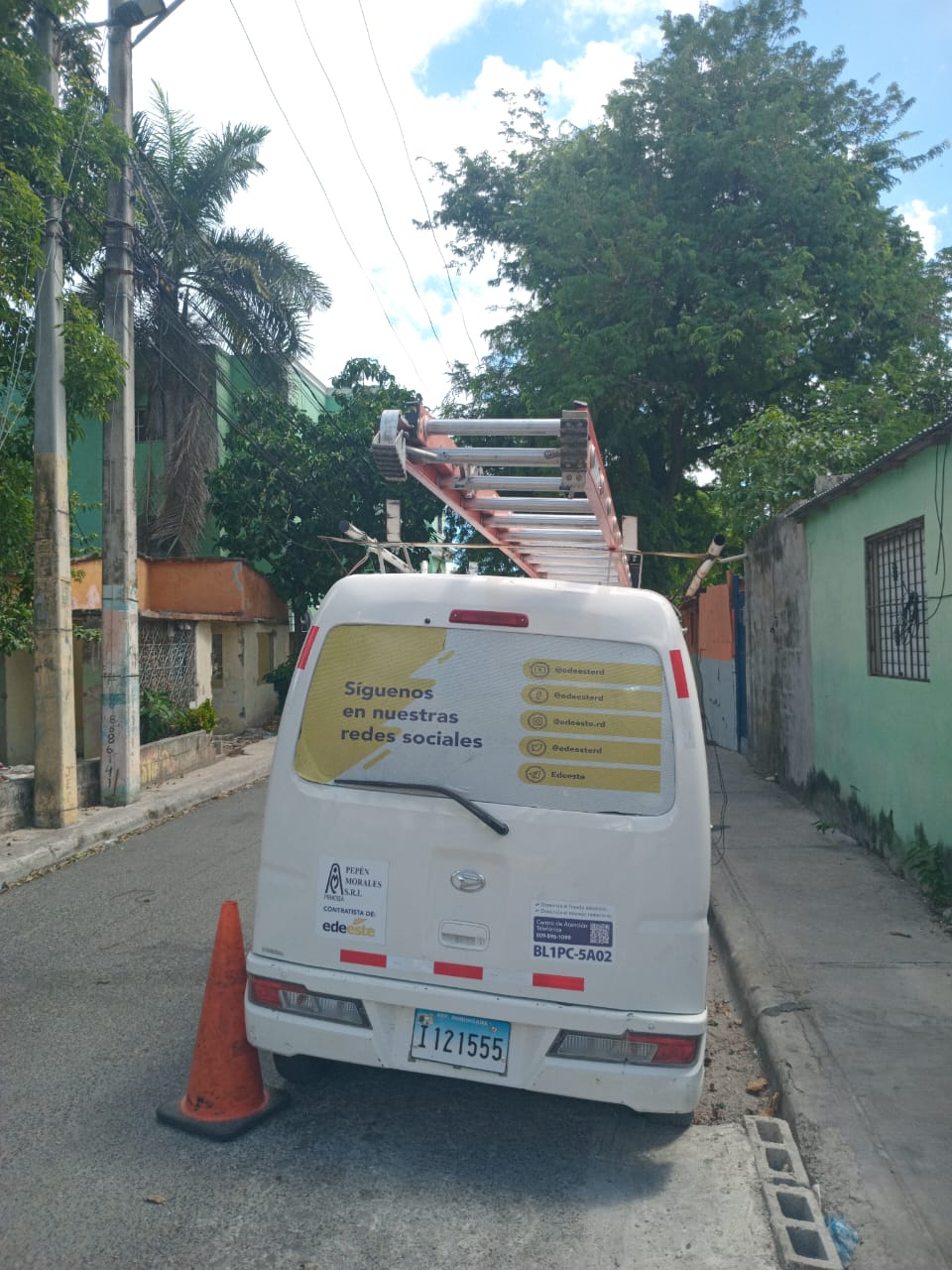 EDEEste informa detención de dos técnicos por conexión eléctrica no autorizada en San Pedro de Macorís