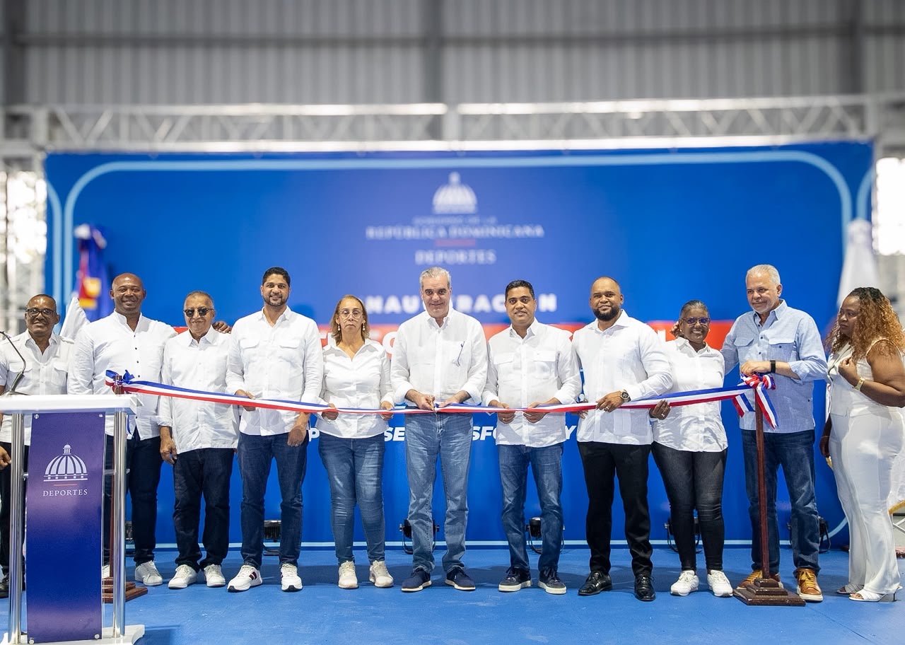 Presidente Abinader entrega moderno techado multiuso que impulsa el deporte y la recreación juvenil en Bajos de Haina