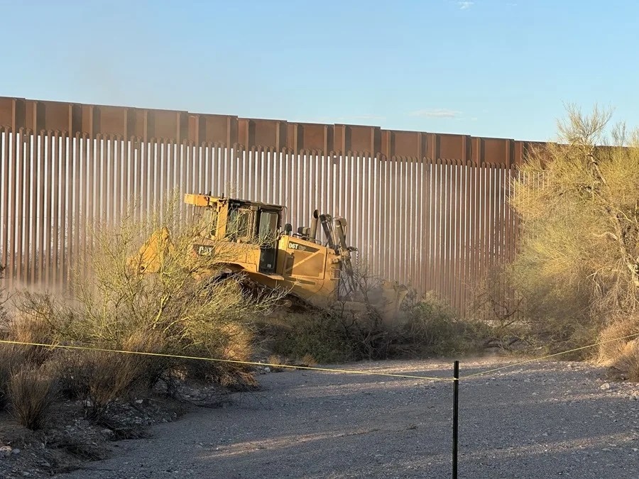 Comienza en Arizona la construcción de un muro fronterizo de Trump pese a la oposición de una tribu indígena
