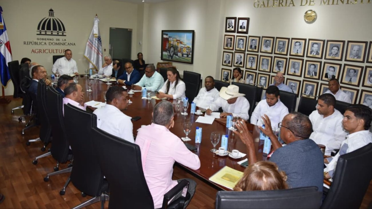 Ministerio de Agricultura y productores acuerdan ordenar producción de yuca amarga y fortalecer la industria del casabe