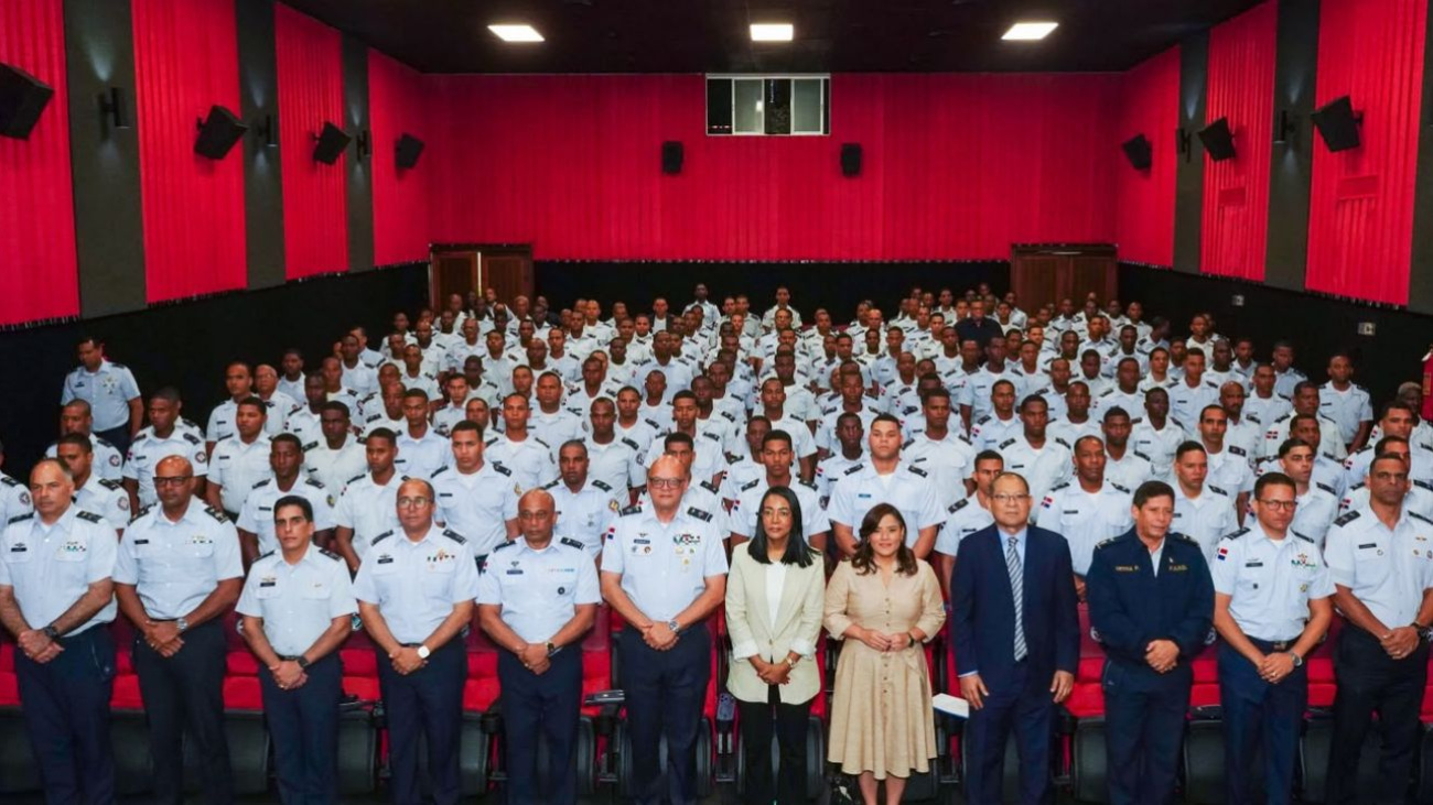 Ministerio de la Mujer realiza jornada de prevención de violencia dirigida a militares y colaboradores de la Fuerza Aérea