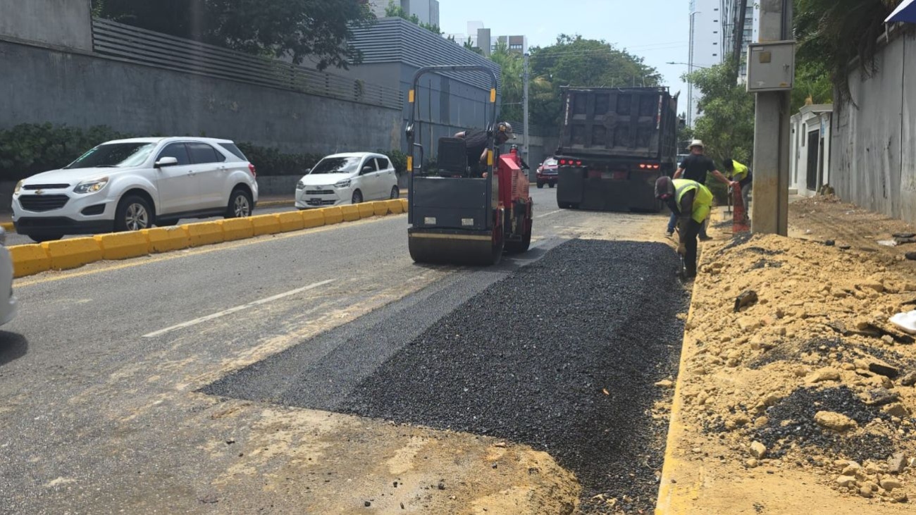 Coraasan ejecuta amplio programa de bacheo en Santiago para mejorar el tránsito Coraasan ejecuta amplio programa de bacheo en Santiago para mejorar el tránsito