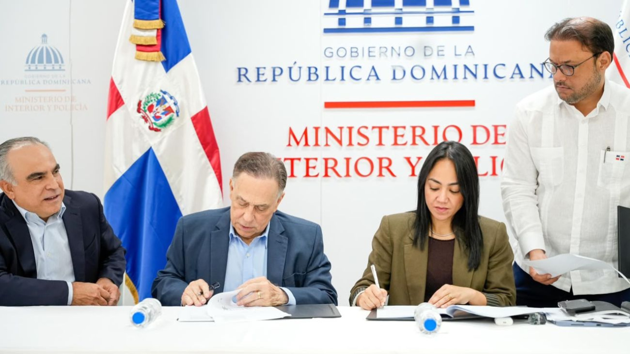 Ministerio de Interior y Policía gestiona terreno para nueva estación de bomberos en Haina