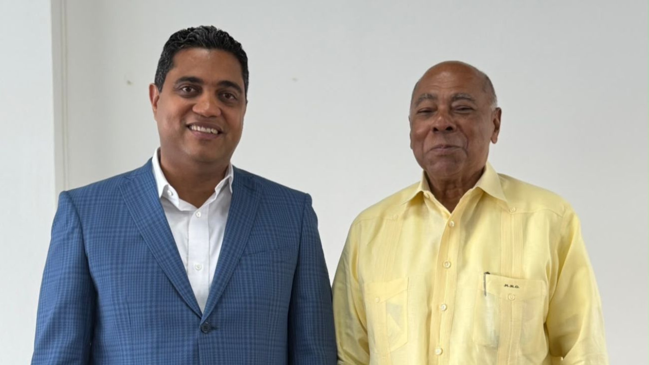 Ministro Kelvin Cruz entrega la administración del Palacio de Voleibol Ricardo Gioriber Arias al voluntariado