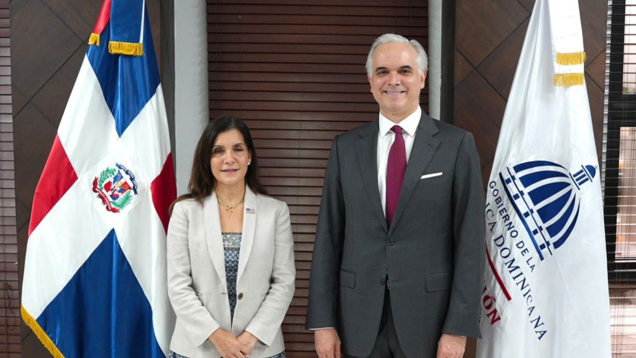 Ministro Luis Miguel De Camps recibe visita de embajadora de Estados Unidos y abordan áreas de cooperación