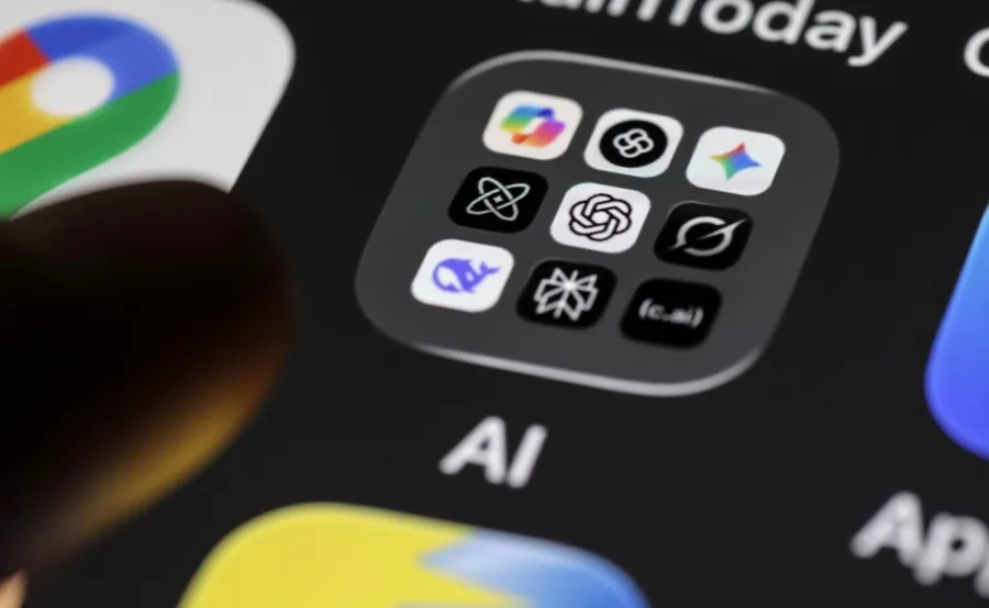 Las plataformas de IA ChatGPT, Gemini, Claude y Grok sufren una caída a nivel global