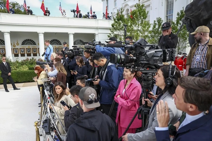 Un juez da un ultimátum a la Casa Blanca para que explique por qué mantiene el veto a tres medios Un juez da un ultimátum a la Casa Blanca para que explique por qué mantiene el veto a tres medios