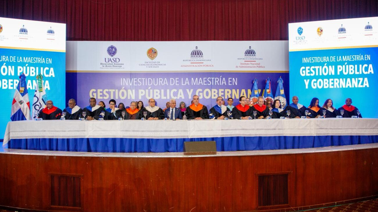 Presidente Abinader llama a 147 servidores públicos graduados a poner sus conocimientos al servicio de la ciudadanía y ejercer sus funciones con ética, transparencia y honestidad