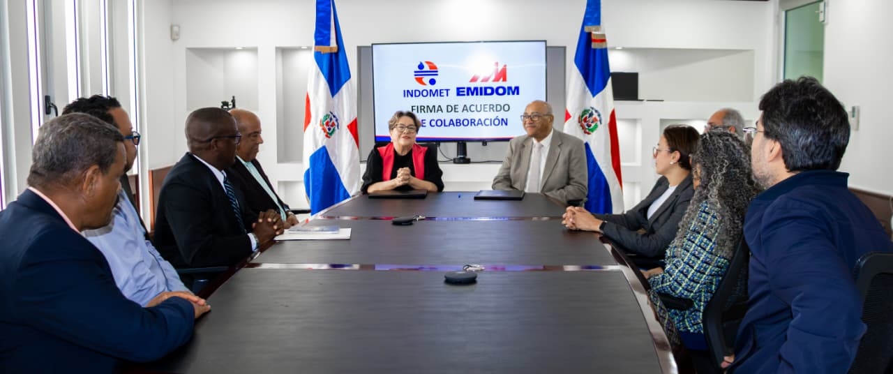 Emidom e Indomet firman acuerdo para instalar tres estaciones meteorológicas automáticas en Pedernales