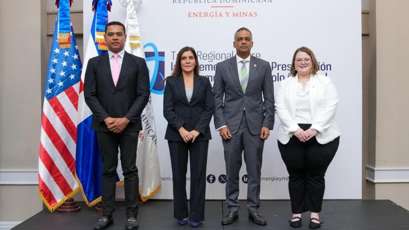 Ministro Santos destaca el interés del Gobierno en la implementación de la energía nuclear en el sistema eléctrico nacional