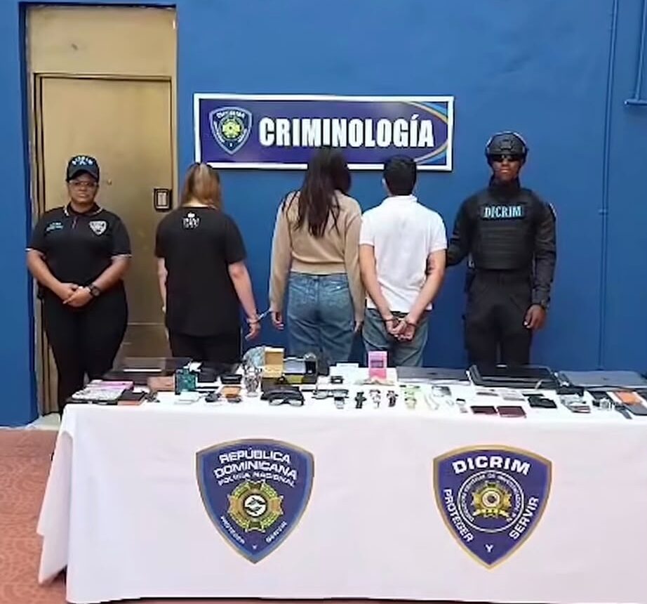 Policía Nacional apresa a dos mujeres y un hombre colombianos vinculados a estructura que cometía robos mediante sustancias sedantes.