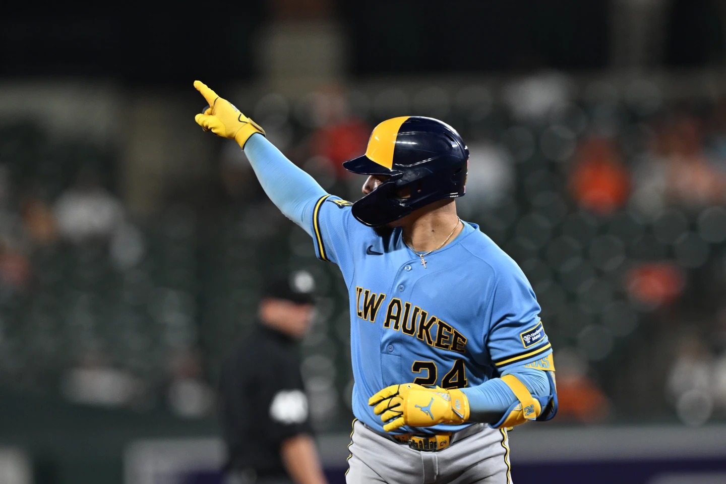 Los Cerveceros establecieron un récord de franquicia con su victoria número 98 y vencieron a los Orioles 3-0 para completar la barrida